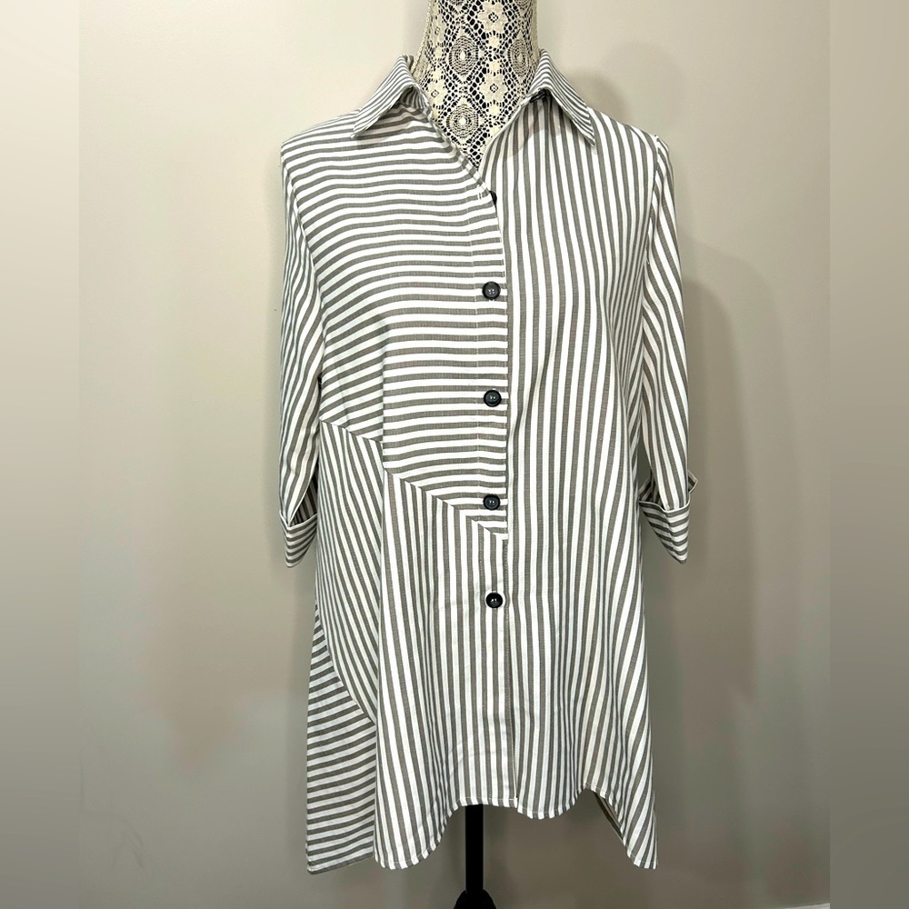 Striped tunic length, cool, decorative buttoned back three-quarter sleeve top